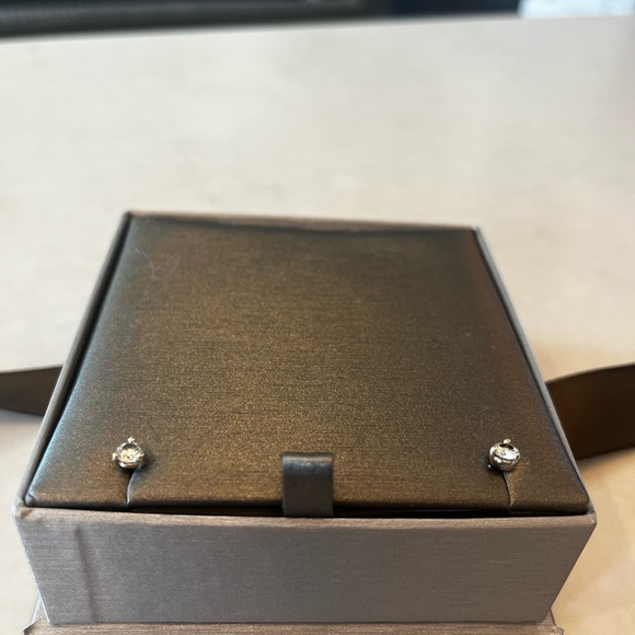 Diamond Stud Earrings. Silver. 0.5 carat. - Picture 6 of 9